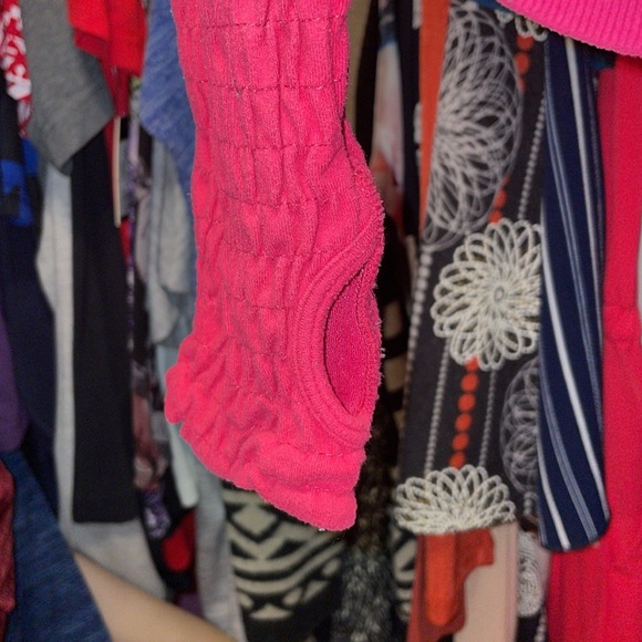 Used Lululemon Magenta Hot Pink Fleece Pullover Hoodie Sweatshirt size 8 - Picture 9 of 9